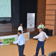 Prof-Raghunathan-conducting-team-building-excercise